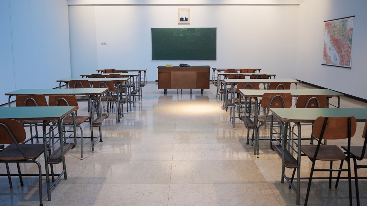Školy a inštitúcie